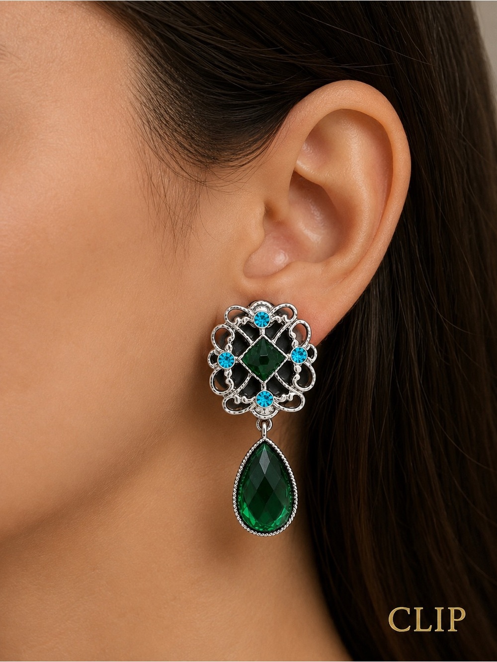 Vintage Emerald Green Rhinestone Clip-On Earrings Silver Tone Dangle Statement